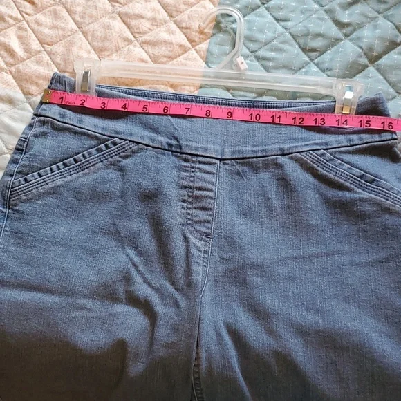 Ladies' Pull-on denim shorts size 12 - Picture 4 of 10